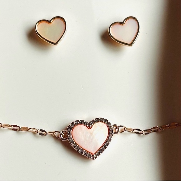 ๐ NWT GUESS Heart Stud Earrings & Bracelet Set ๐ - Picture 7 of 7